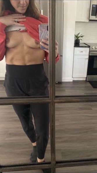 Kik slut wife Kim, 32 Ca, has a hard and fit body, but soft feet