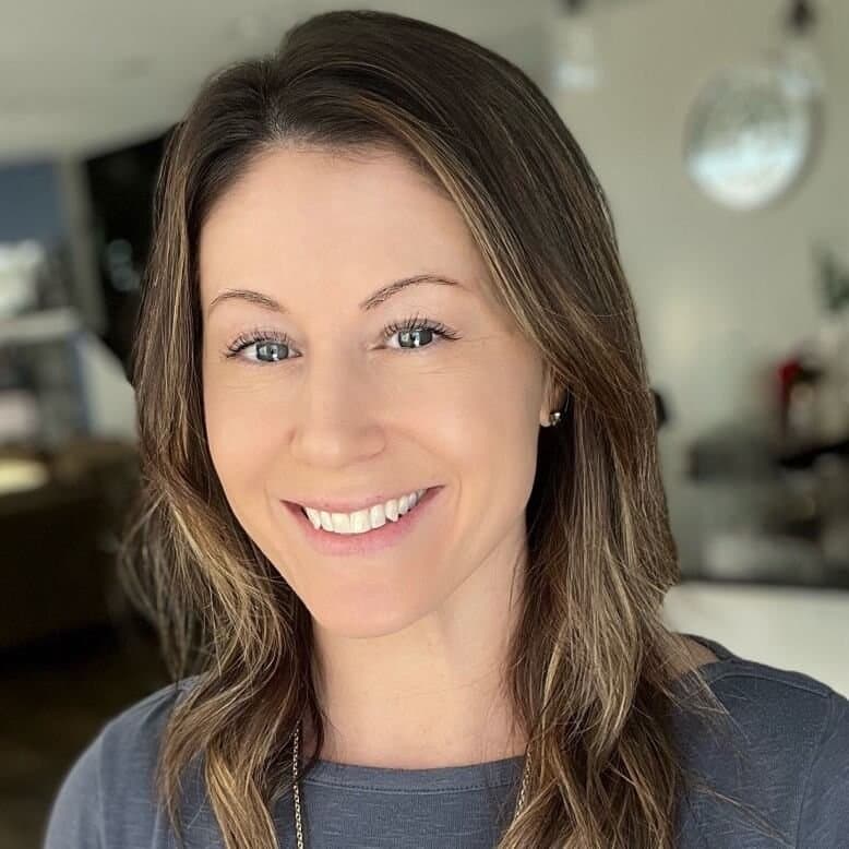 “Wholesome” ladies Kelly & Breanna showing some skin on stage