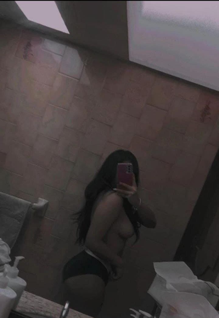 Se pone cachonda estando sola