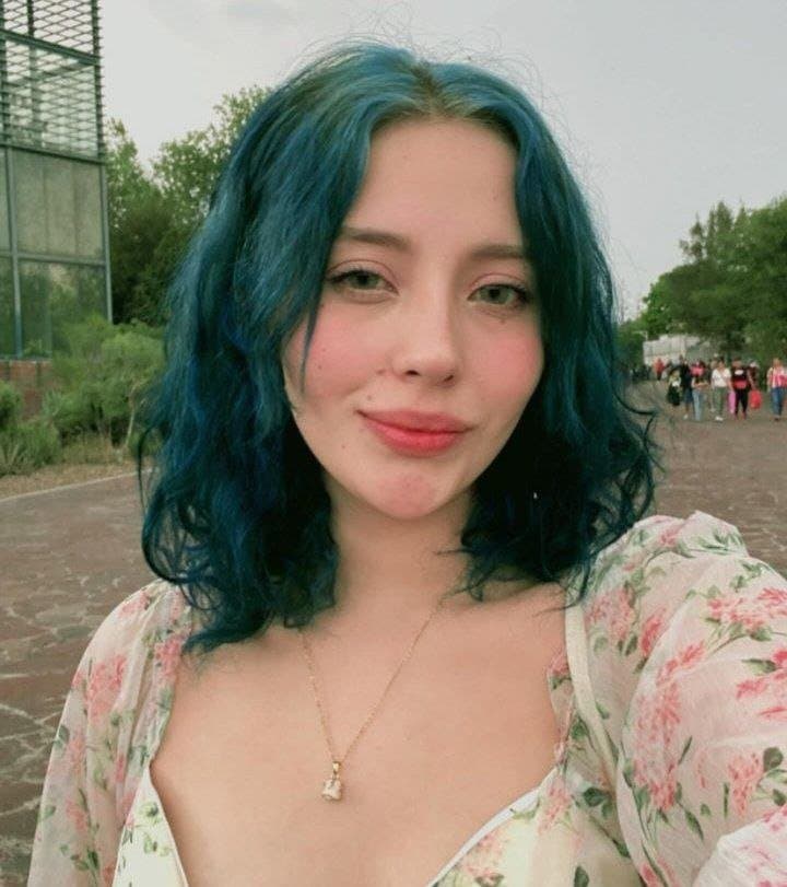 Simone una jovencita culona de 22 años convertida en una zorra web