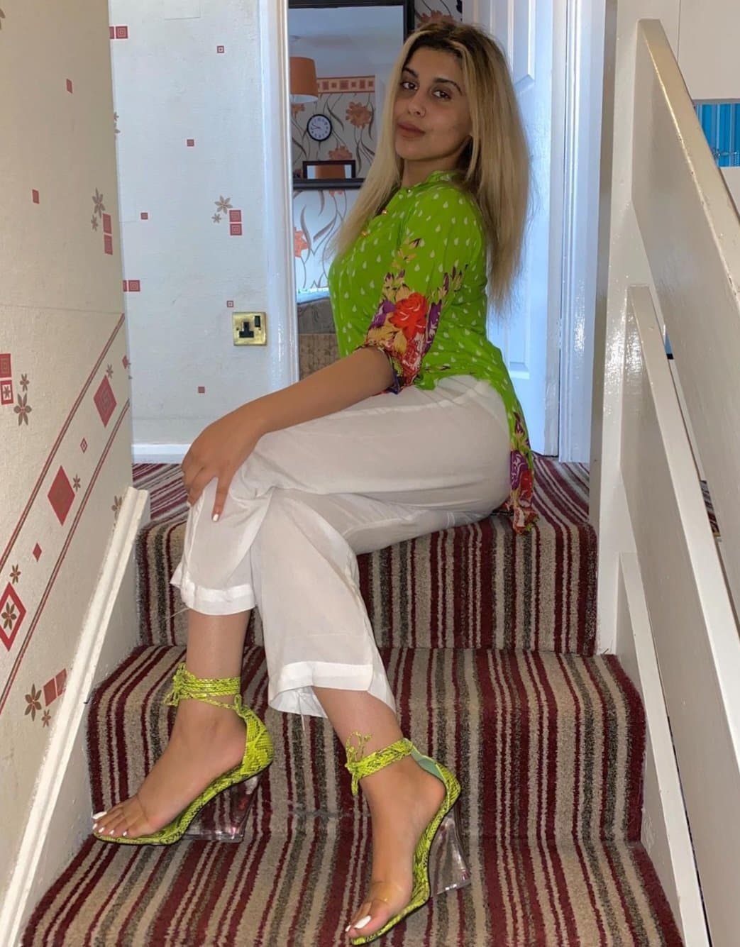 Paki babe loves it when you masterbate over her pics