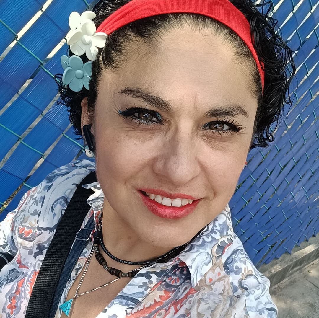 Anyone who wants to fall in love with my mexican mom and wants to fuck her? Girls, trans or guys.