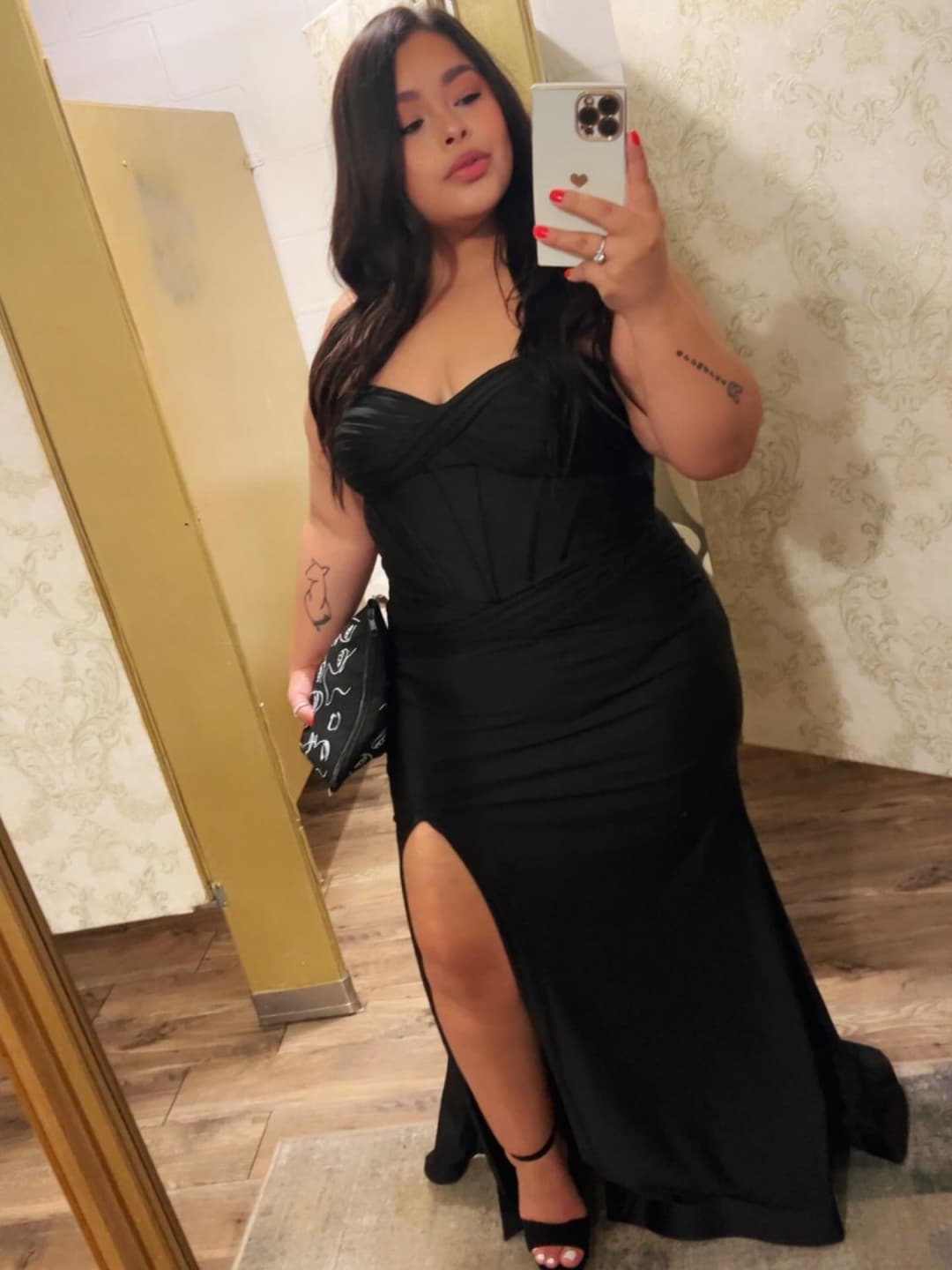 latina milf AbiTeran SFW