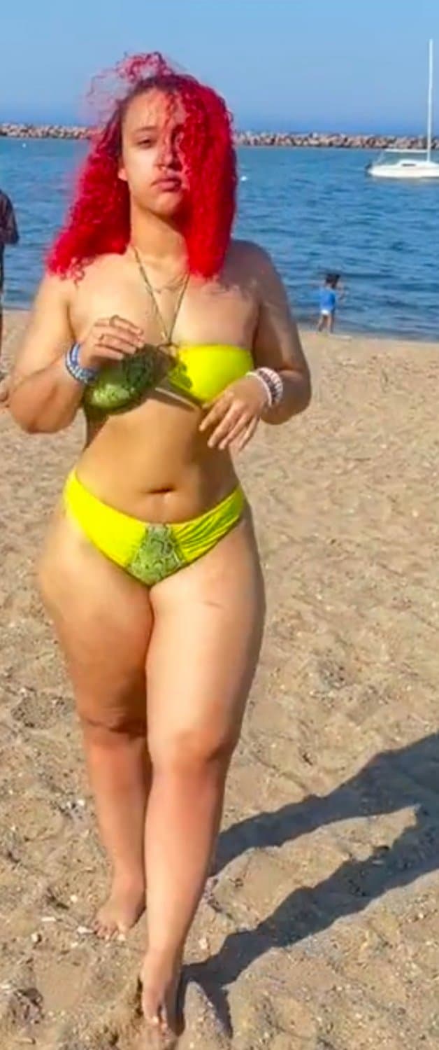 Click to view full size She knows know to show that body off