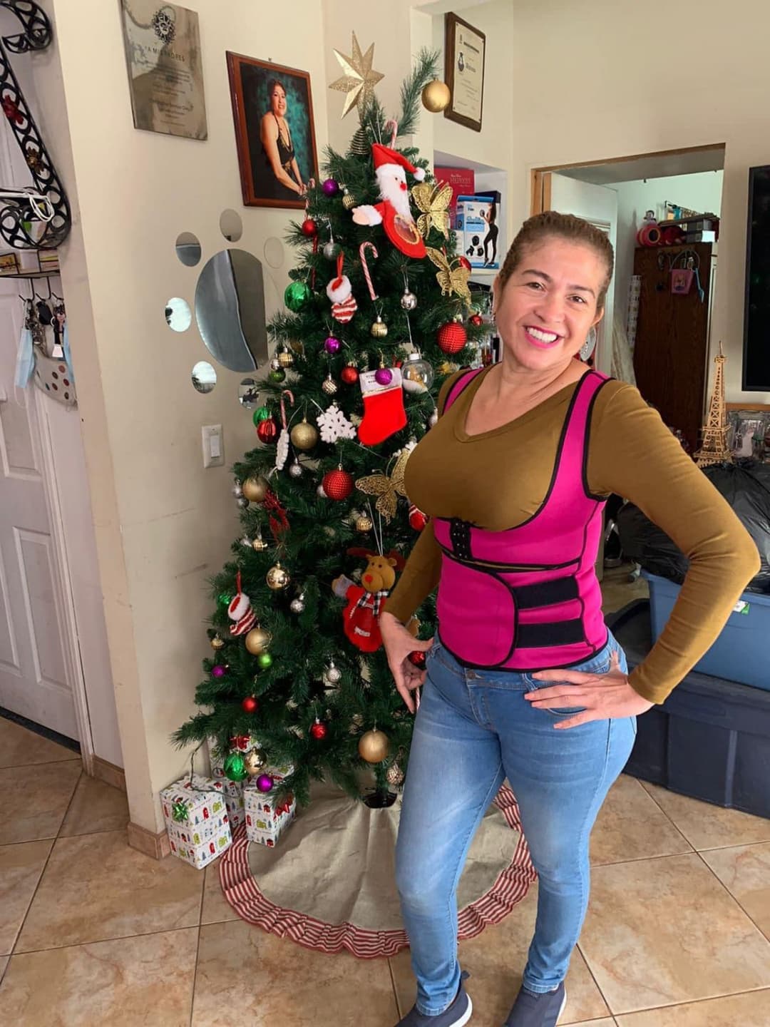 Click to view full size I would still tear this up even tho she a bit old she got big tits and cute toes lowkey