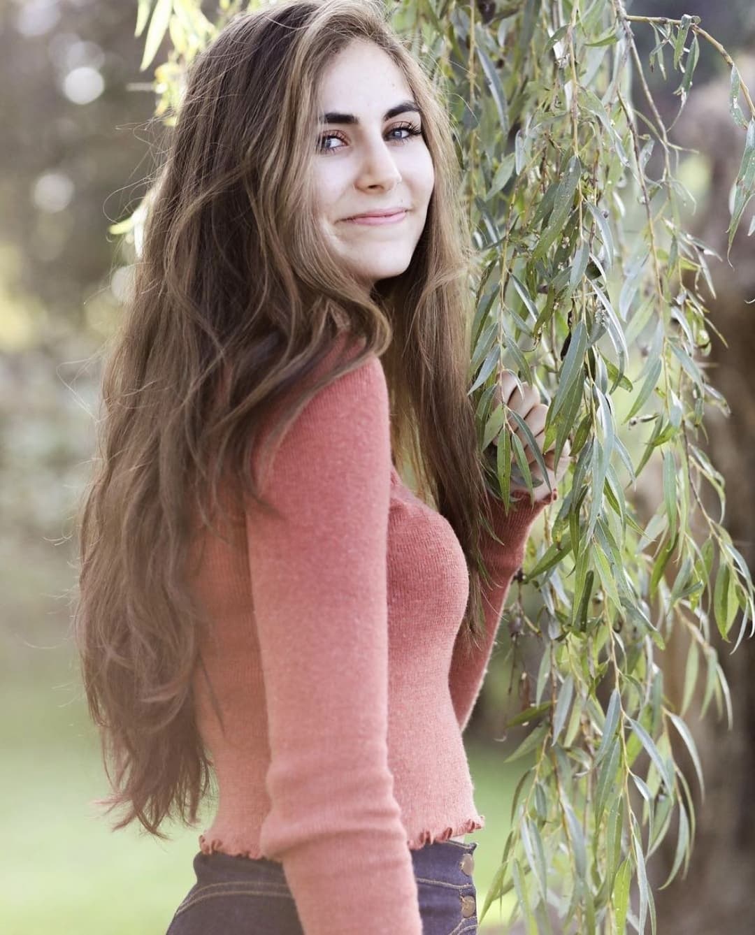 Irl Madisen’s sexy brunette sister Julia has a face begging for cum. +AI. Backup acc in case, dm/kik