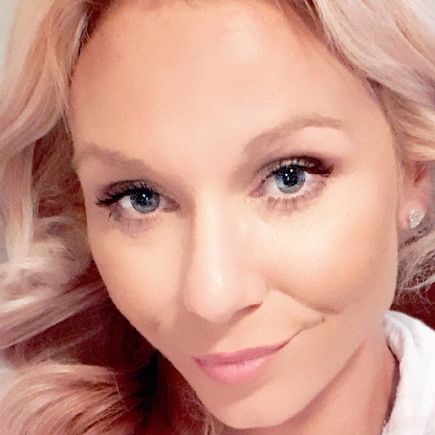 Blonde Mature MILF Kelly M Wilson Needs Cumshot on Her Face