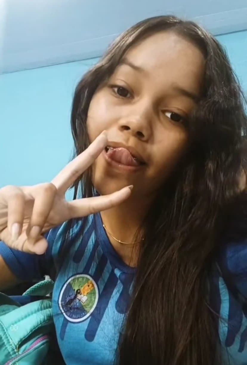 Click to view full size Irma com iphone 15ans deu a buceta (dm se quiser vazar alguem)