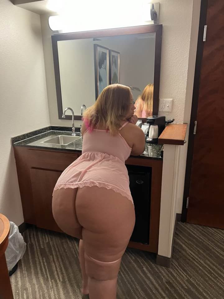 Hot chubby ebony with fat ass