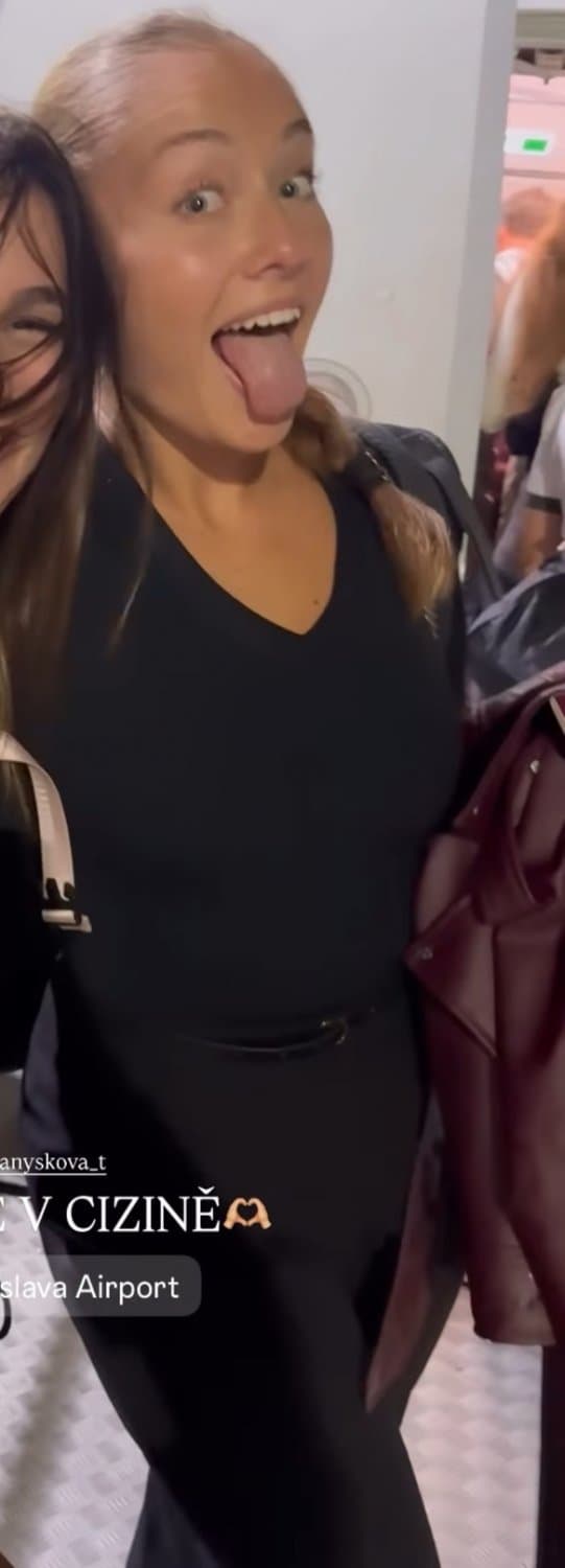 Love everything about her Always cum to her feet ???