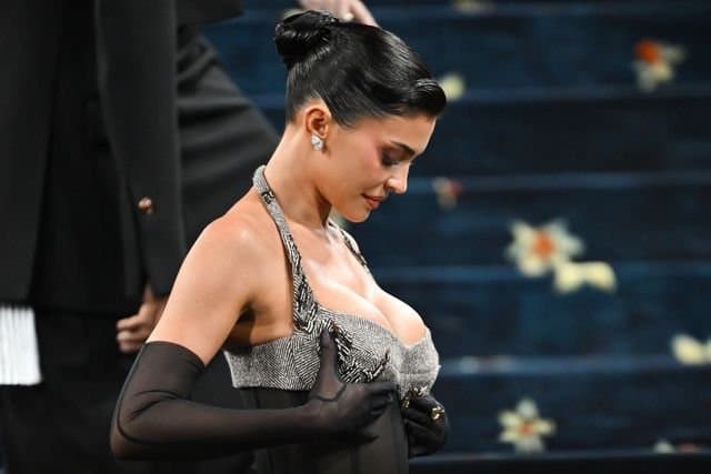 Kylie BTS groped at public Event Hot Sex AI ???