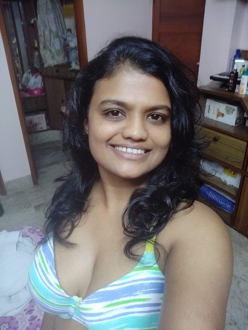 Famous Indian Webslut Likes to Show Off