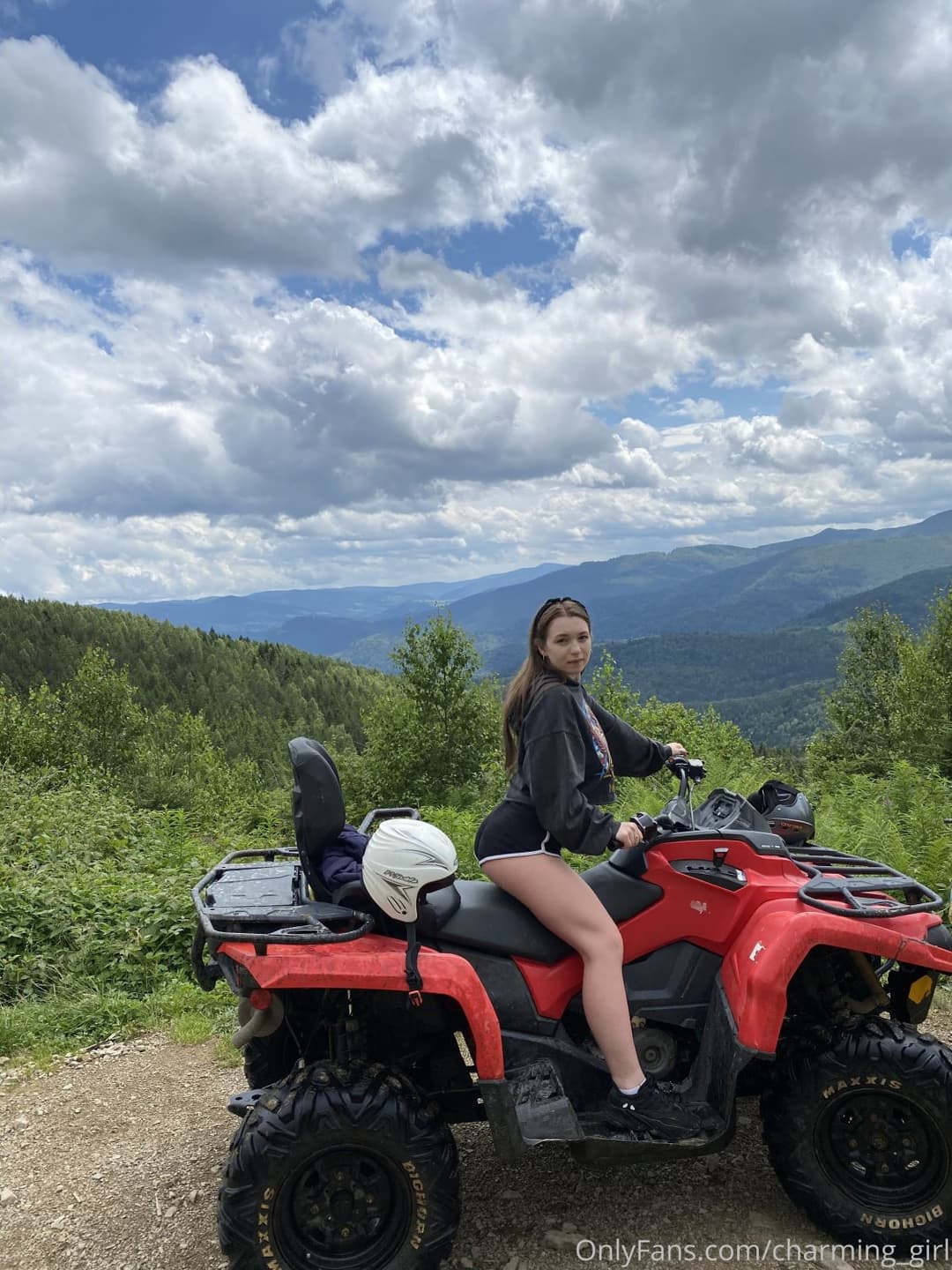 Click to view full size Charming Girl 02