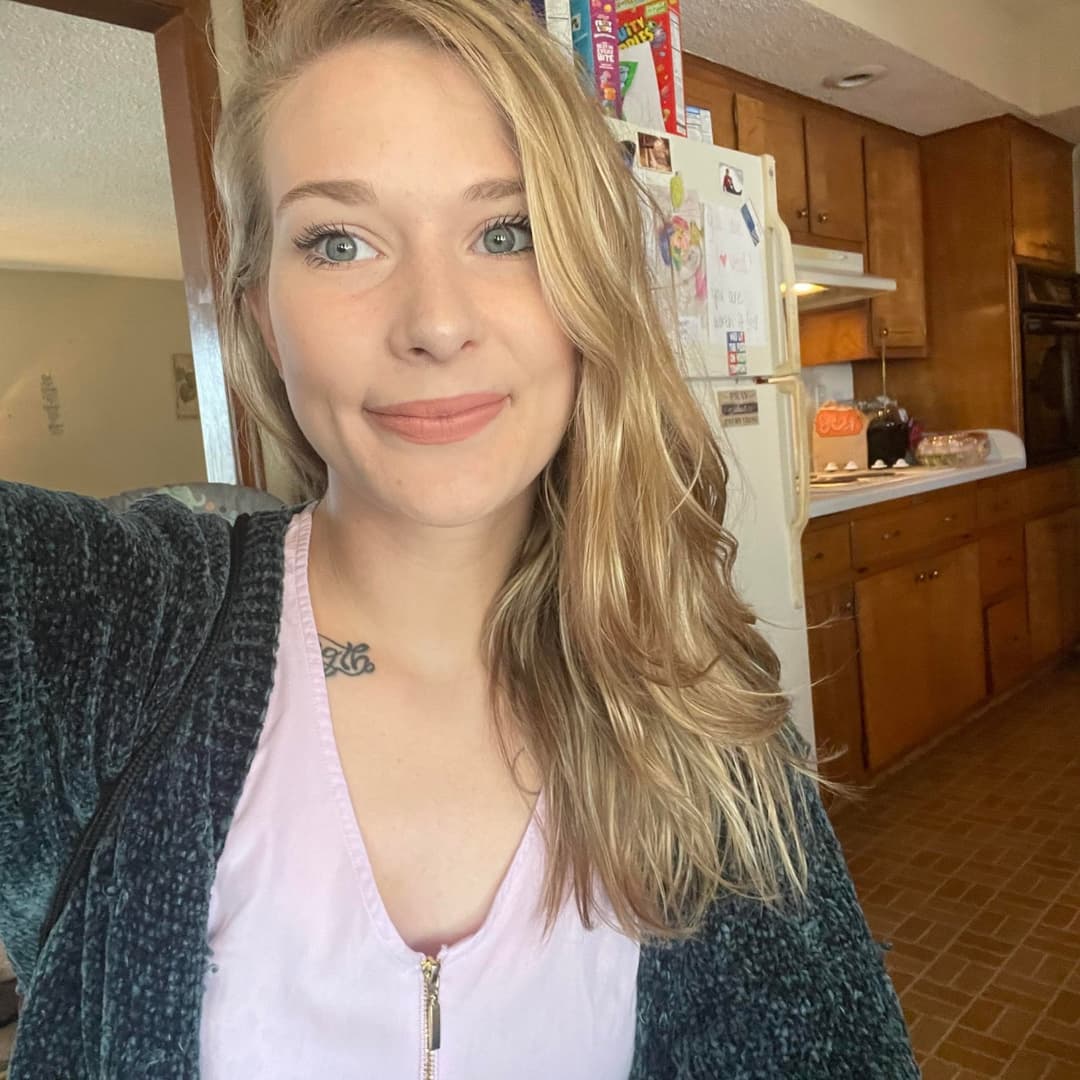 Hipster punkrock tatted Mom is a Whore sucks cock