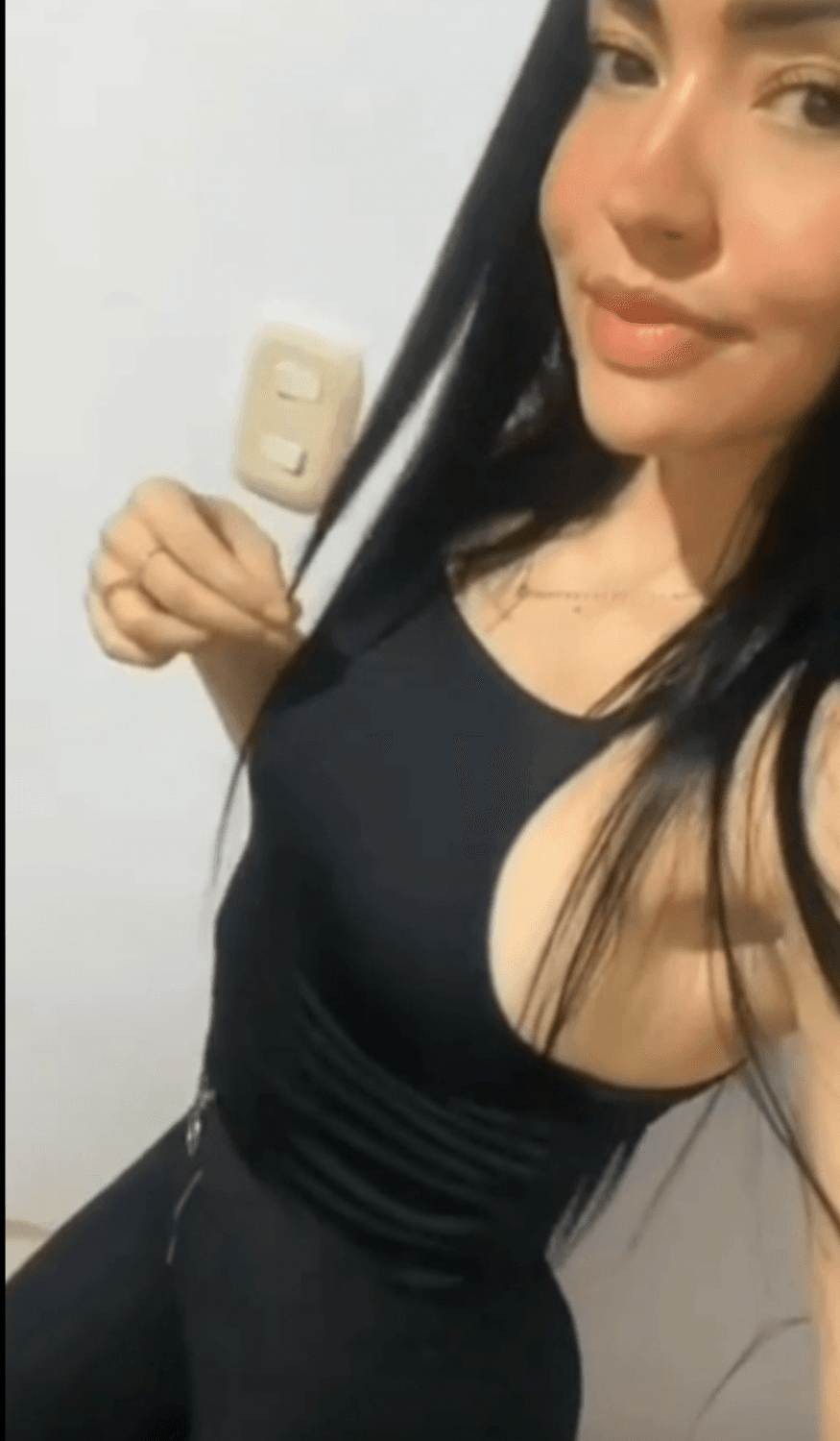 Puta Bailando y haciendo garganta profunda, es feliz mamando