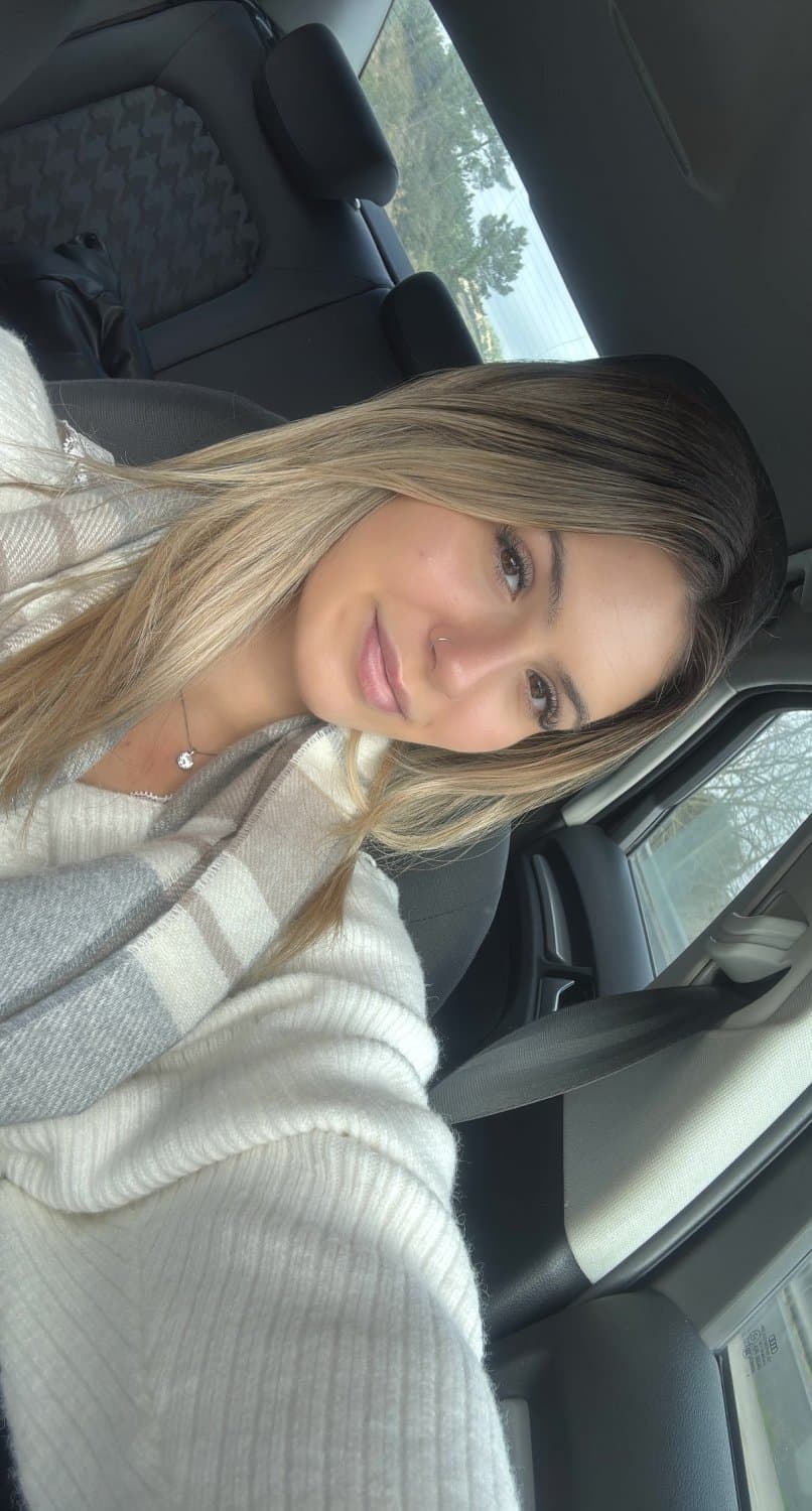 Click to view full size Sluts can have fun anywhere even inside the car