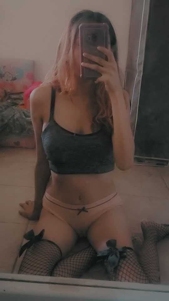 Lesli Michel, una flaquita bien putita que le encanta enseñar sus ricas tetas ?