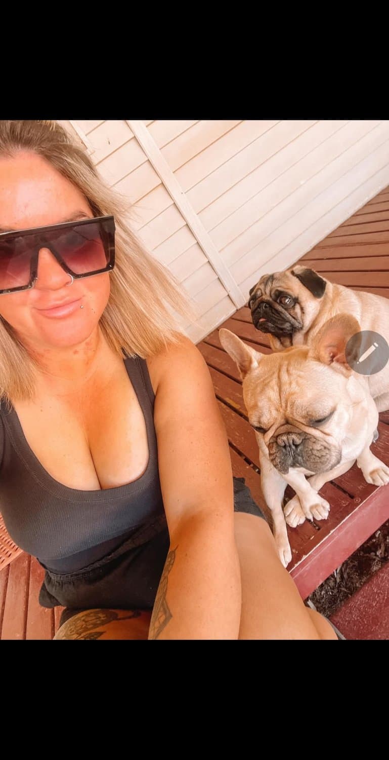 Busty Australian girl