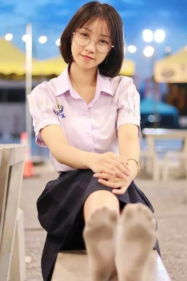 Click to view full size Chinese feet / socks / shoes.