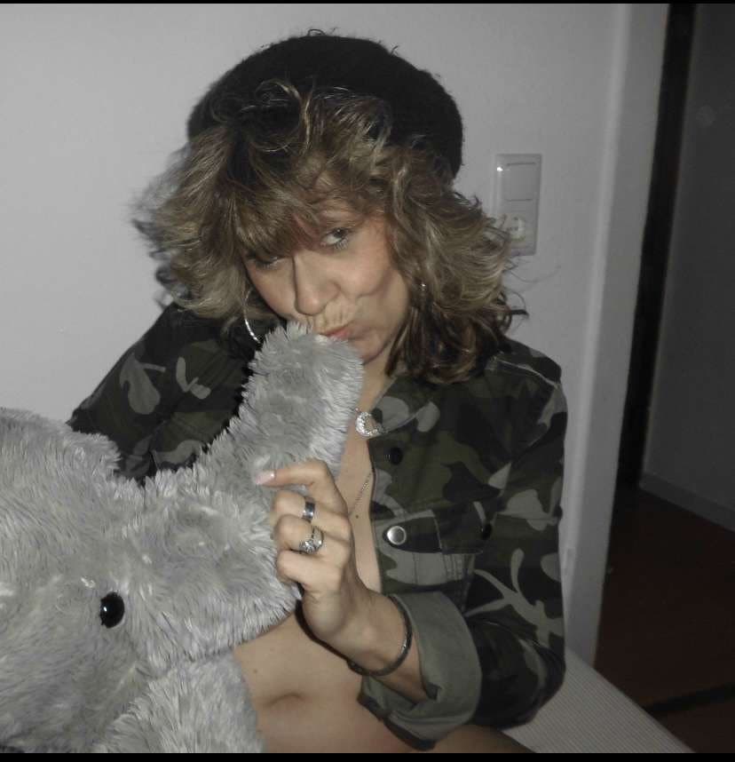 Na los nicole hauff bettelt schon danach von euch endlich gefickt zu werden sie will sperma Haben