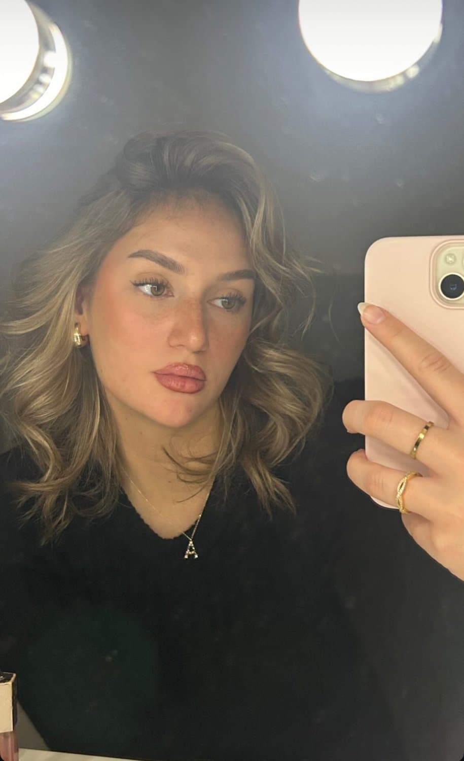 Amina.. Tuzla??/Wien?? Kommentiert geil / Komentarisite! Ko Poznaje inbox, wer sie kennt, dm