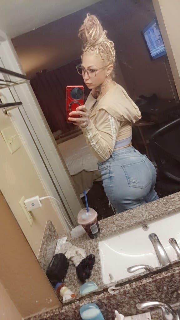 SLIM THICK 100% REAL white chocolate mom tatted big booty milfs phone