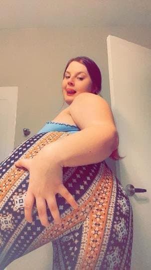 Thick ass white girl and her REAL SISTER , ex bf leaks her camera roll