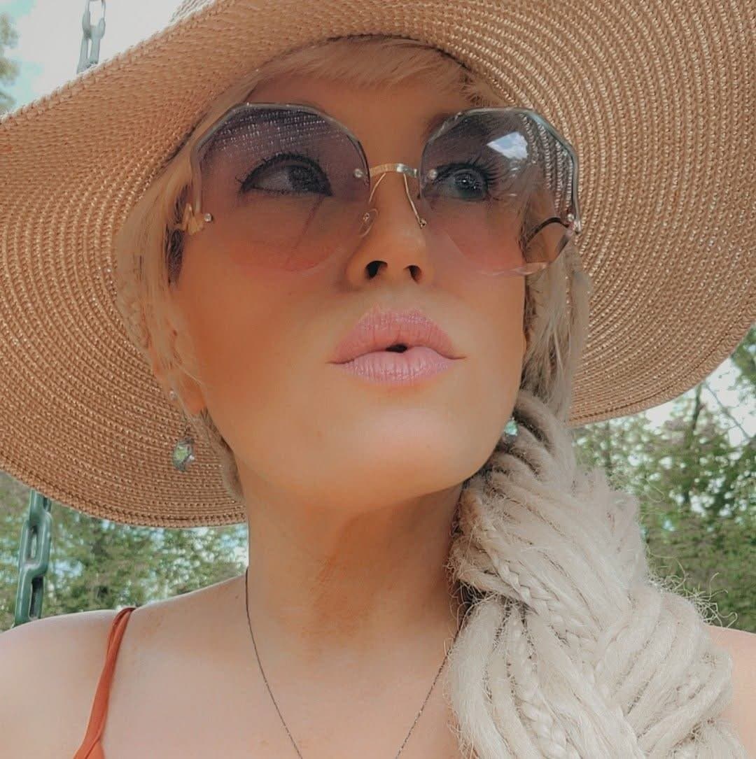 Cheating Cyndi wants your cum