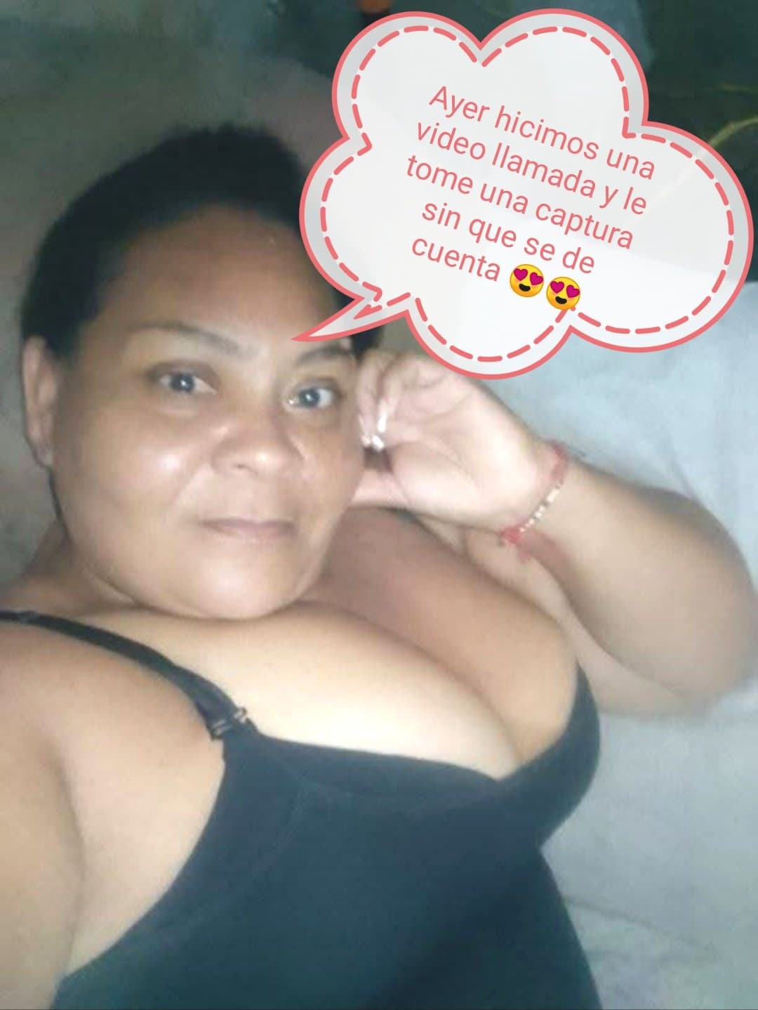 Esta puta, estaba bien caliente ayer en la noche cuando hicimos la video llamada y estaba sola