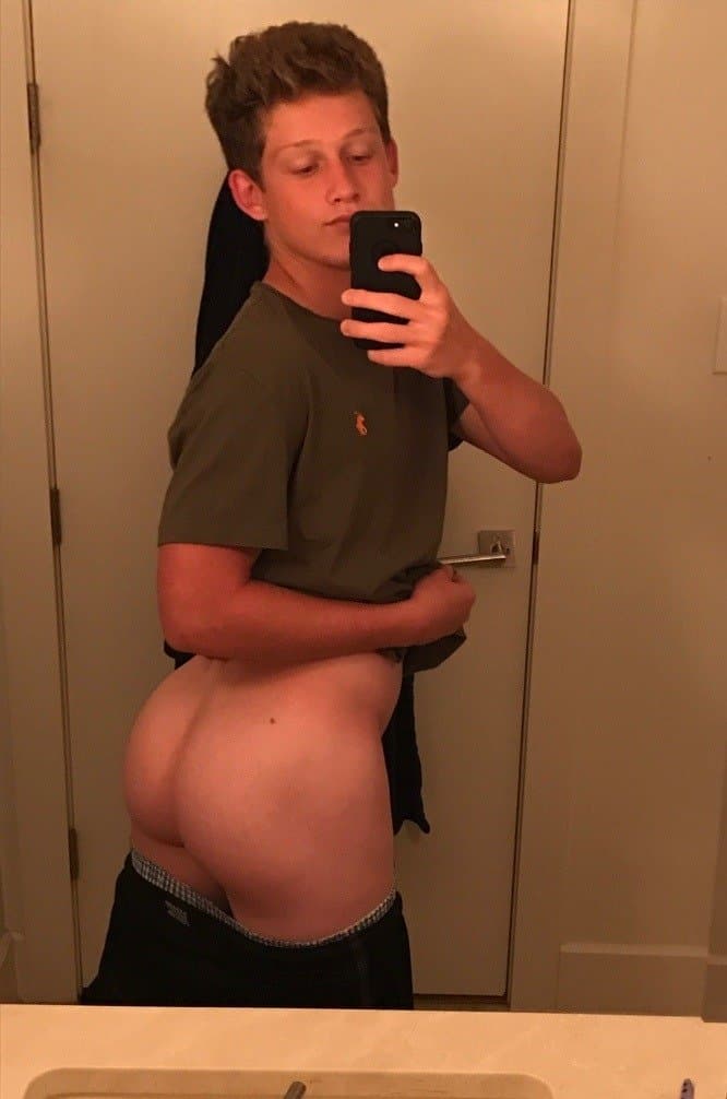 Smooth jock (18) takes first breeding from an older man