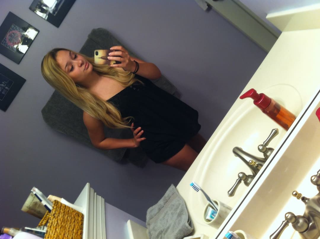 Lacie should’ve set a passcode on her old phone