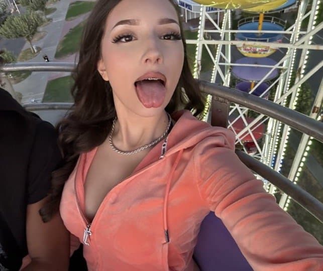 Teen Foot Slut needs to be dicked down in her dirty socks