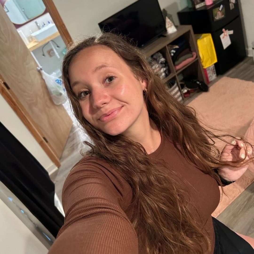 MacKenzie has such a fuckable cumface