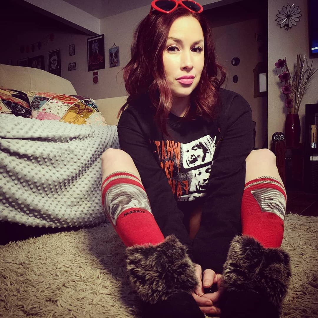 Aprils friends do a great job helping her show off her body backstage