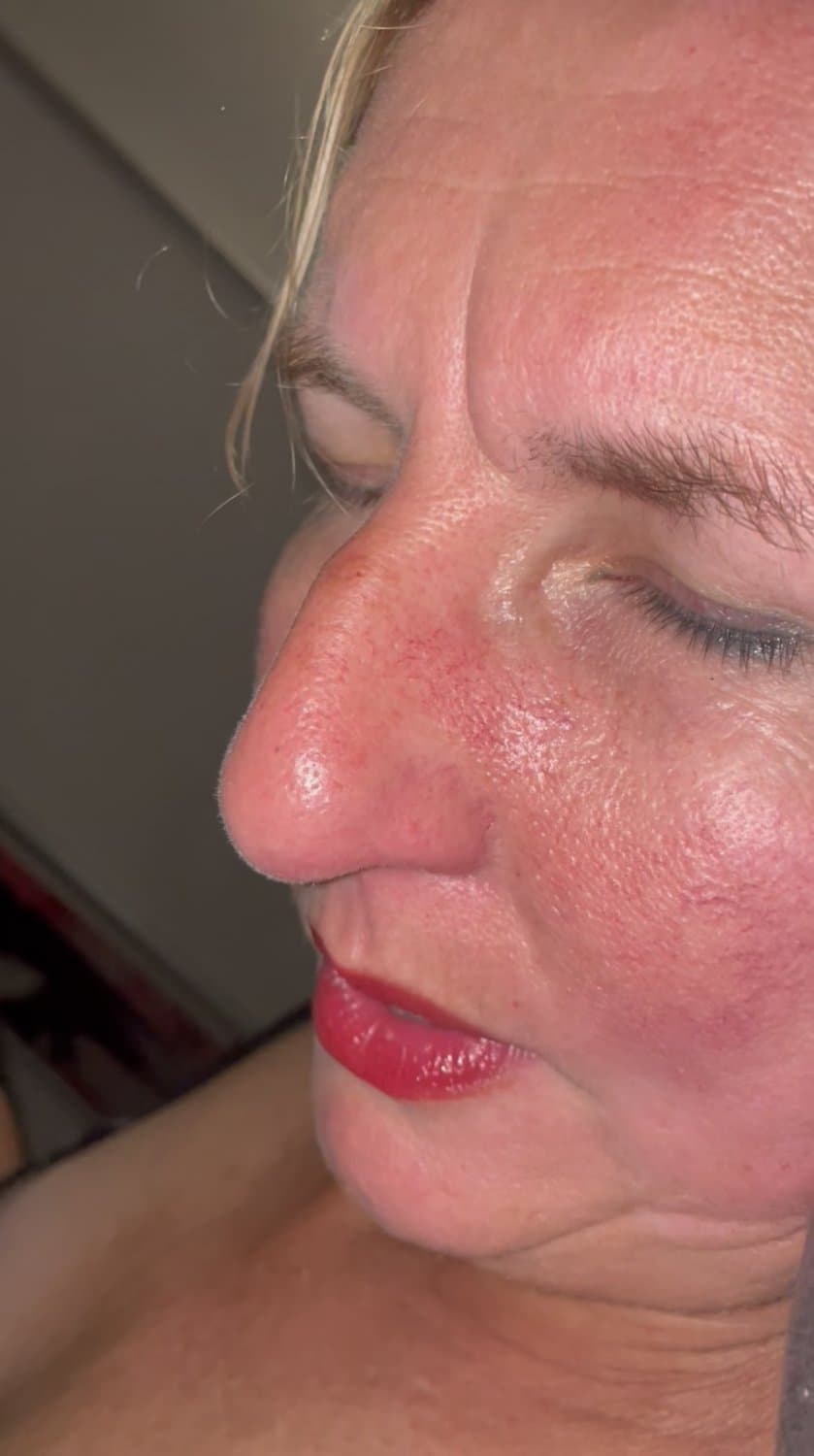 Dutch hotwife Anna spreading & dildoing pt1