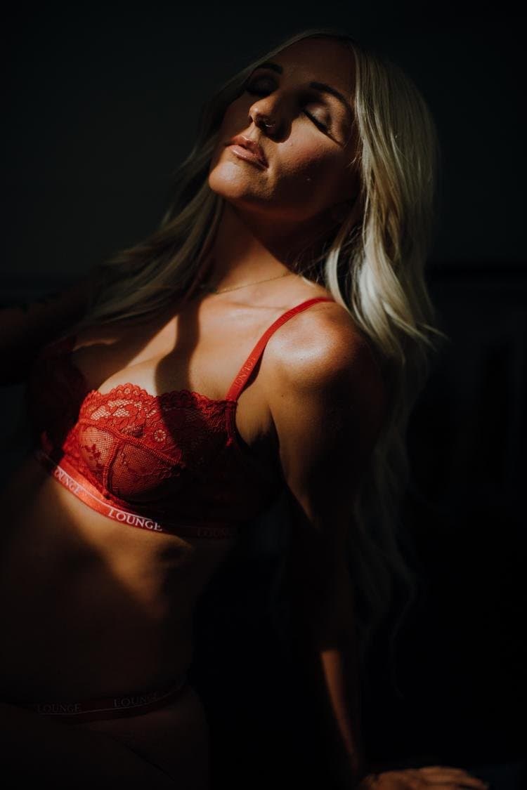 Click to view full size Intensely gorgeous blonde tatted milf boudoir