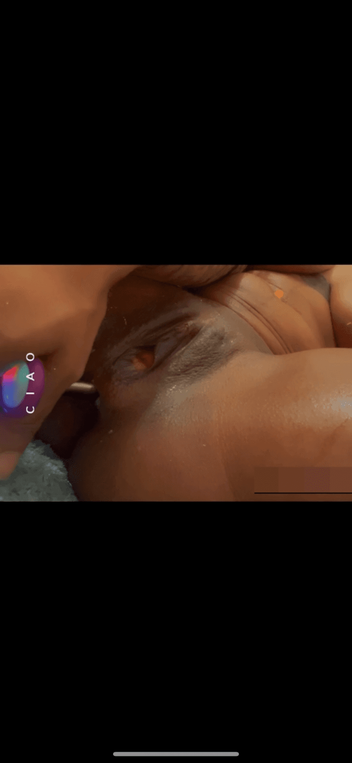 Fine onlyfans model twerking in the shower and playing with herself