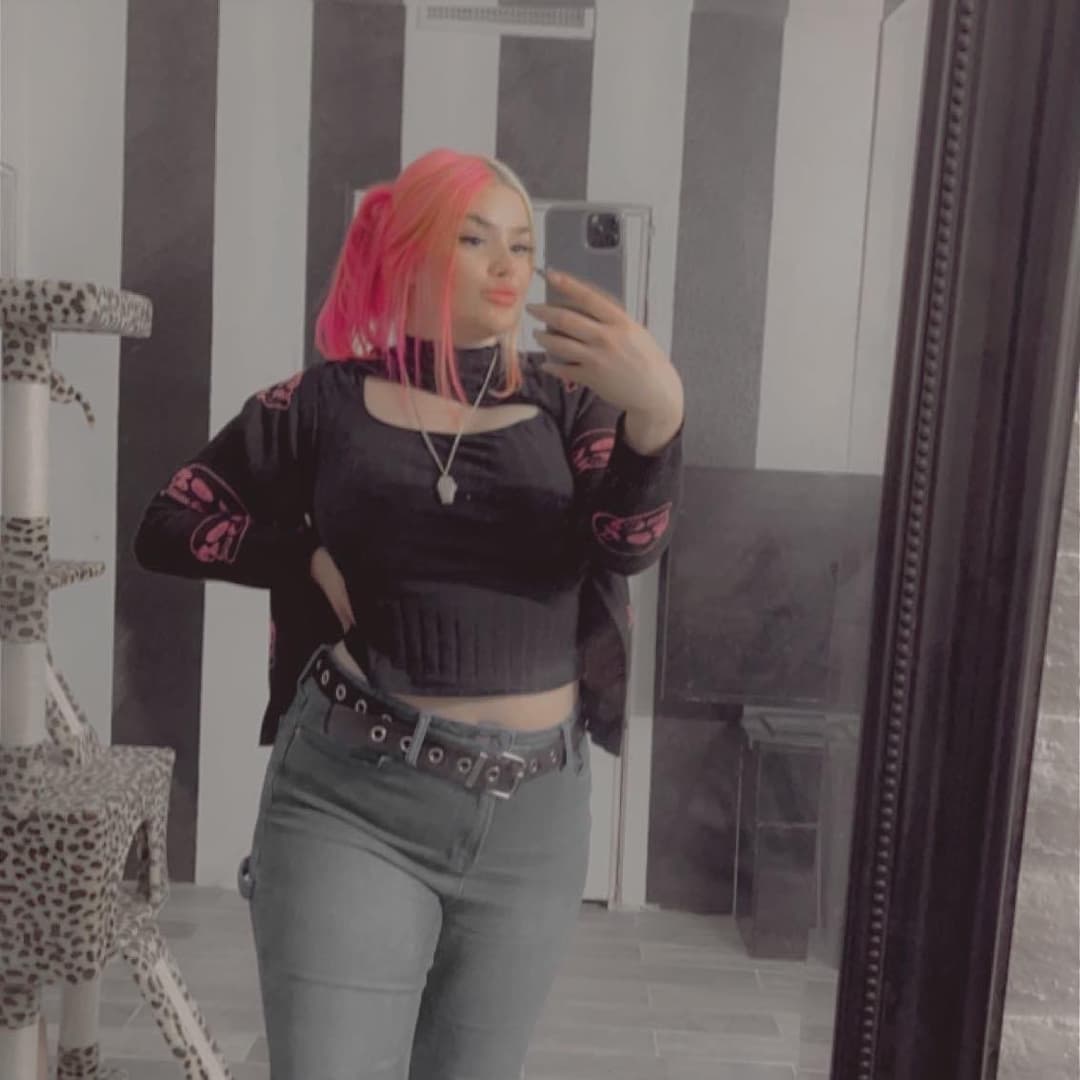 Goth Bimbo Teenager Mercedes