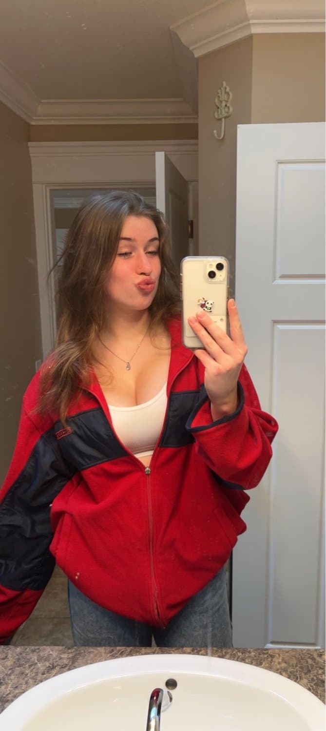 Click to view full size Which sister is hotter Skylar and Alexis