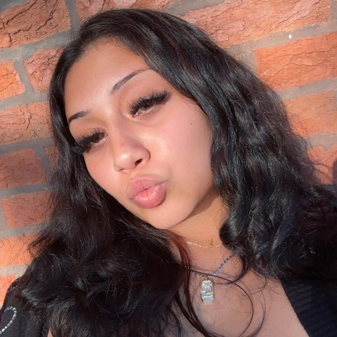 Big titty Chicago slut??? this girl got leaked a while back, anyone got? Dm. Angelique