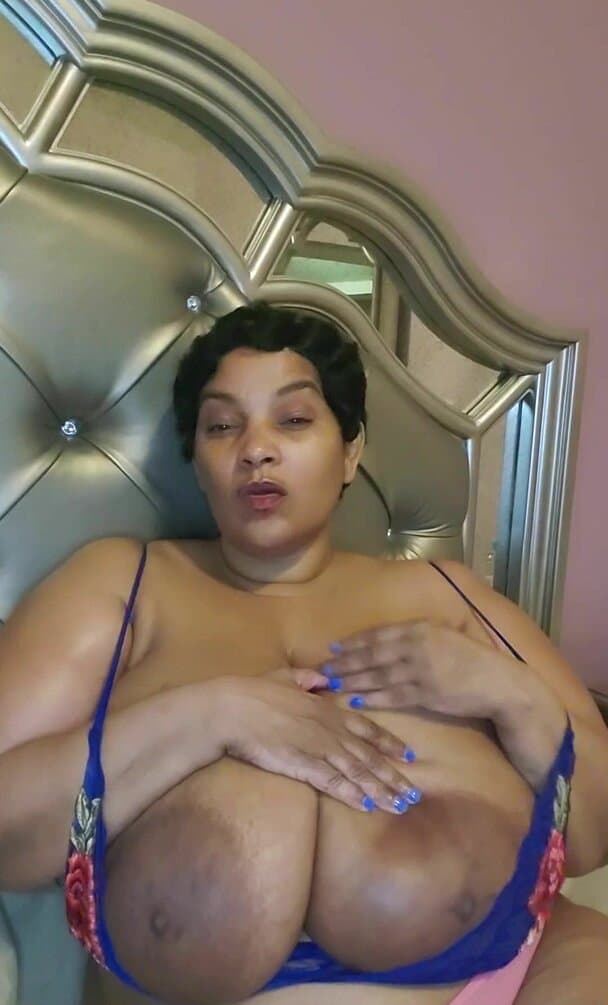 Click to view full size Mature Milf With Super Sized Titties I Want Her Bad Bad& I Would Not Pull Out