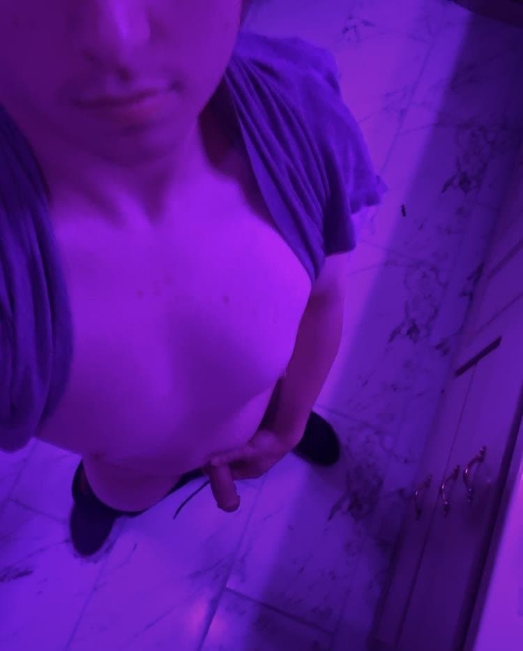 Kik:Xoxomwah20266 22yo Bi slave ready to be turned into a Webslut. I am ready to serve