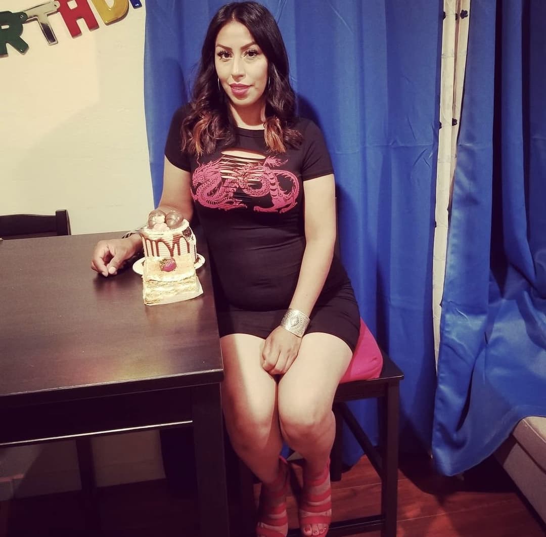 Click to view full size Creampie or pull out on this Latina slut milf