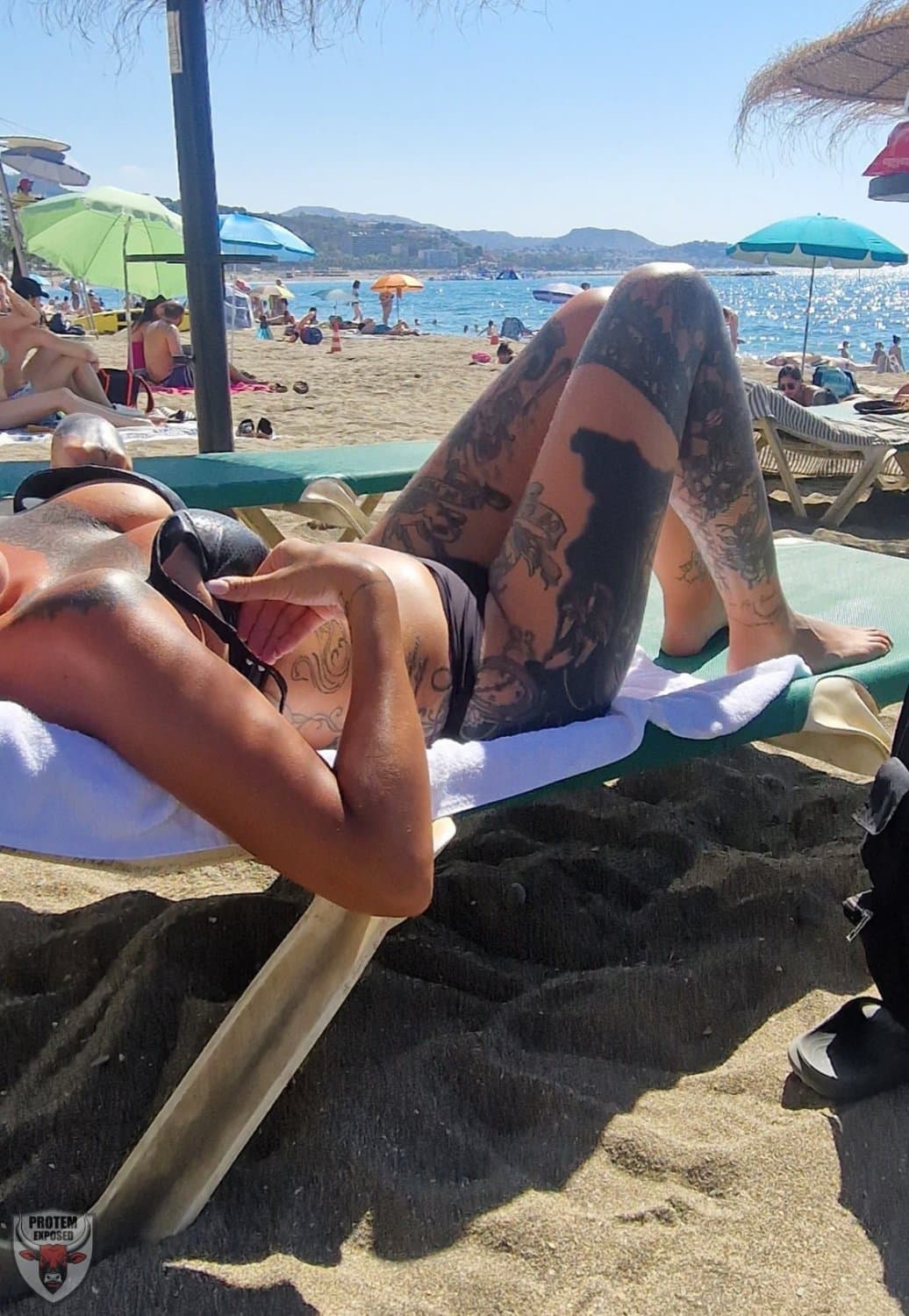 Hot tattooed goth anal slut fuck that big white cock like a pro whore