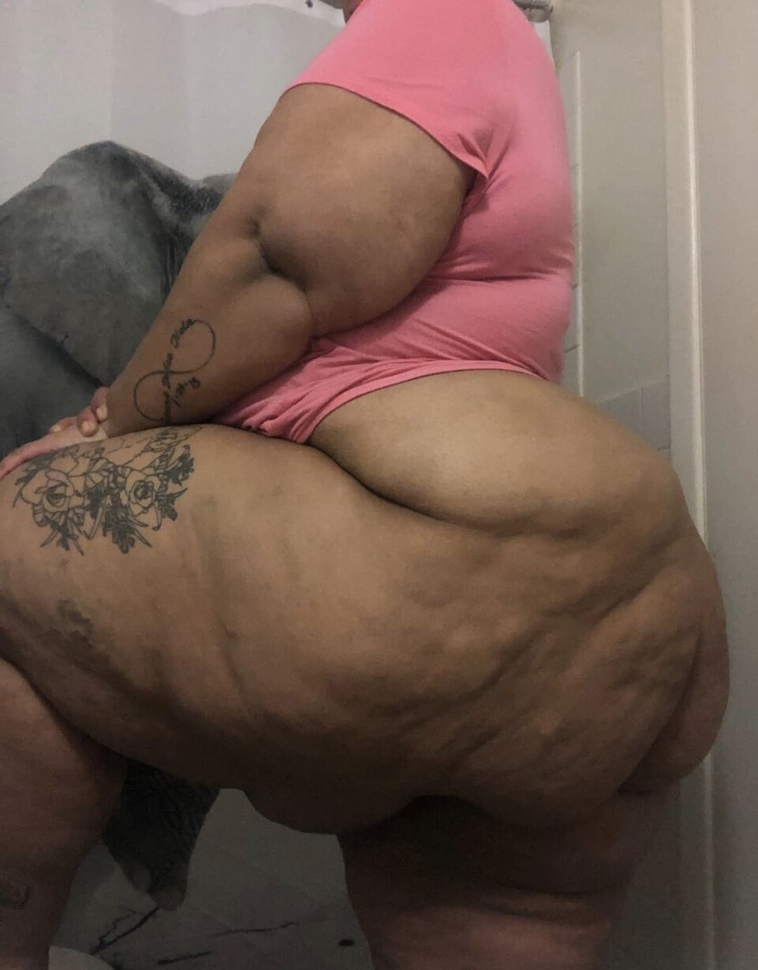 Deep ass crack goon Bbw