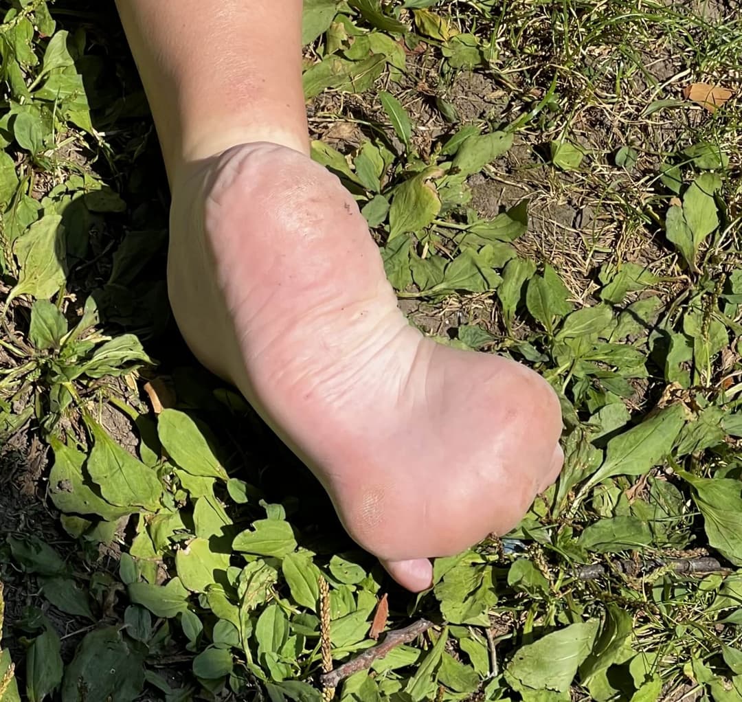 Click to view full size Step-moms archy feet