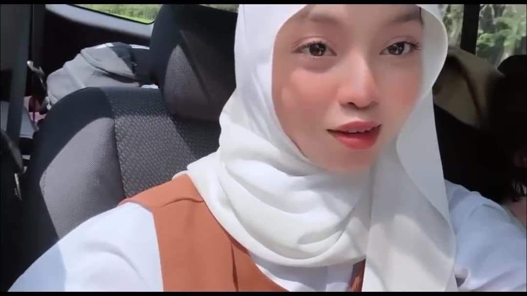 awek melayu petite boob sedap?