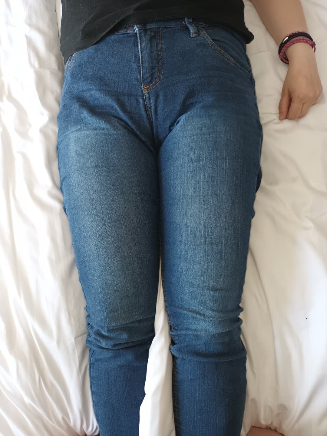 Kate Stern - Sexy Kate shows off her body in tight jeans