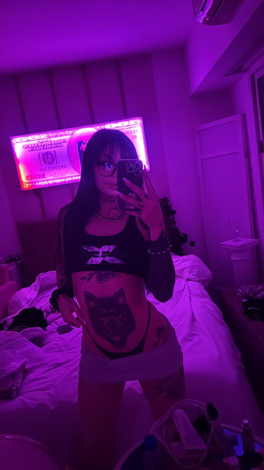 Late night thoughts or late night thirst traps