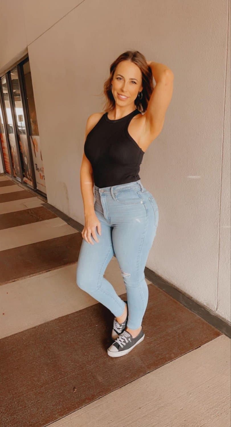 Click to view full size Texas TikTok milf Robyn Fields